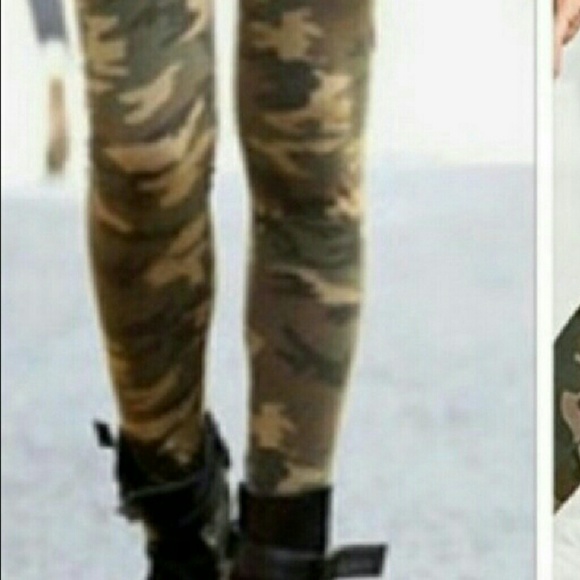 ☇SALE! LAST 1💚Super soft Camo leggings - Picture 3 of 6